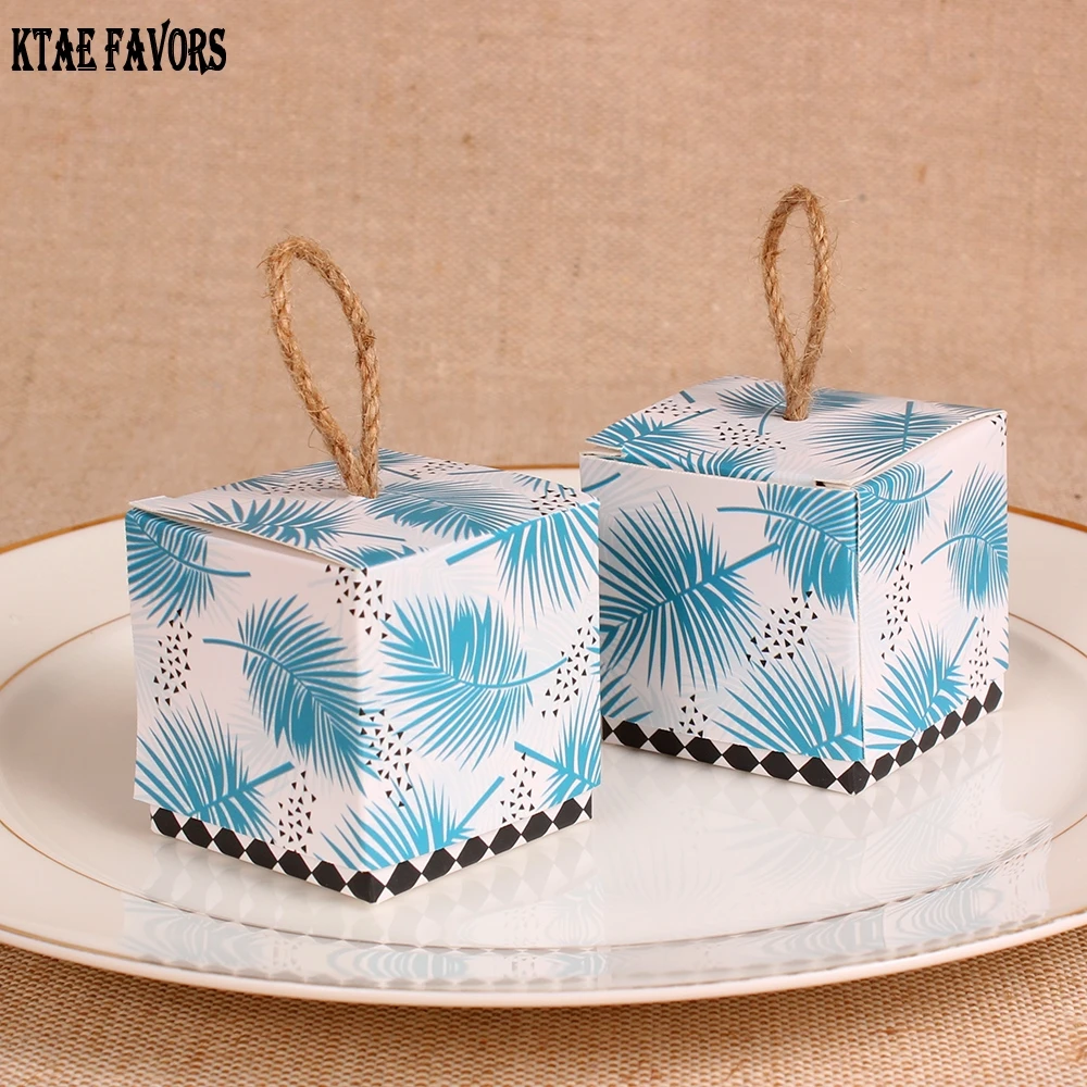 KATE FAVORS Tropical Chic Palms Candy Box Wedding Gifts For Guest Paper Boxes With Rustic Burlap Twine Decoration Wedding Favors
KATE FAVORS Tropical Chic Palms Candy Box Wedding Gifts For Guest Paper Boxes With Rustic Burlap Twine Decoration Wedding Favors