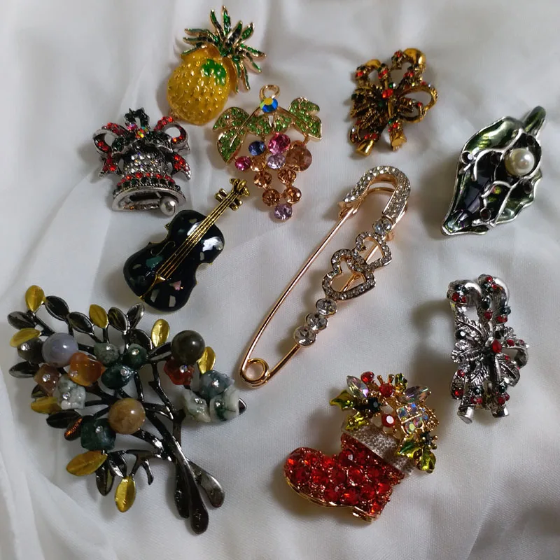 Fashion Christmas gift brooches for women Enamel pin badge female broches con piedras women jewelry scarf suit brooch female
Fashion Christmas gift brooches for women Enamel pin badge female broches con piedras women jewelry scarf suit brooch female