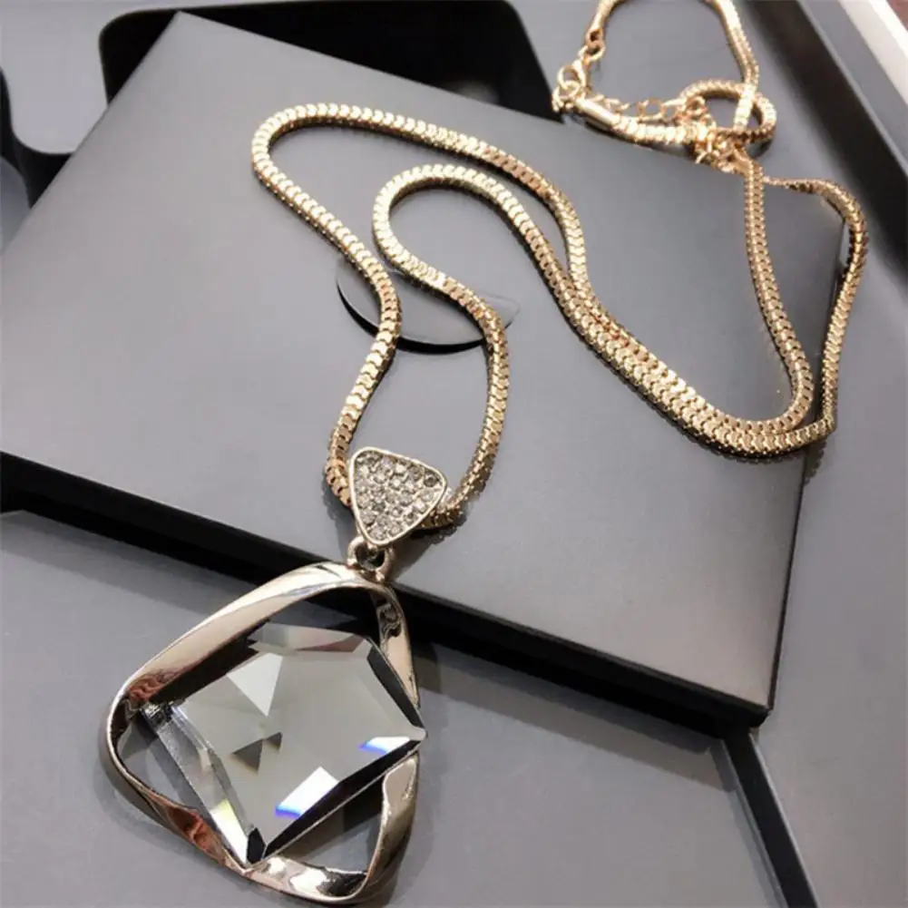 Women Fashion Rhinestone Triangle Pendant Necklace Sweater Chain Jewelry Gift dropshipping
Women Fashion Rhinestone Triangle Pendant Necklace Sweater Chain Jewelry Gift dropshipping