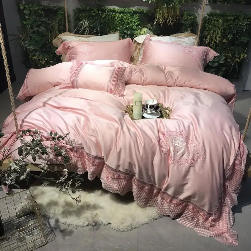 New 120S Egyptian cotton Pink White Golden Luxury Royal Bedding sets Queen King Lace Duvet cover Bed sheet set Pillowcase 4/6pcs
New 120S Egyptian cotton Pink White Golden Luxury Royal Bedding sets Queen King Lace Duvet cover Bed sheet set Pillowcase 4/6pcs