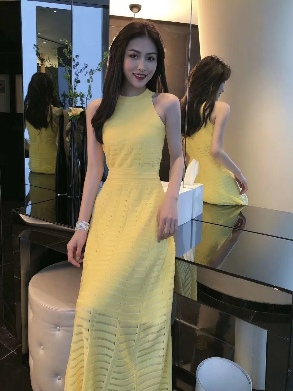 2019 New yellow lace round neck off shoulder sleeveless Bodycon Vestido Celebrity Evening Party Floor - length wholesale
2019 New yellow lace round neck off shoulder sleeveless Bodycon Vestido Celebrity Evening Party Floor - length wholesale