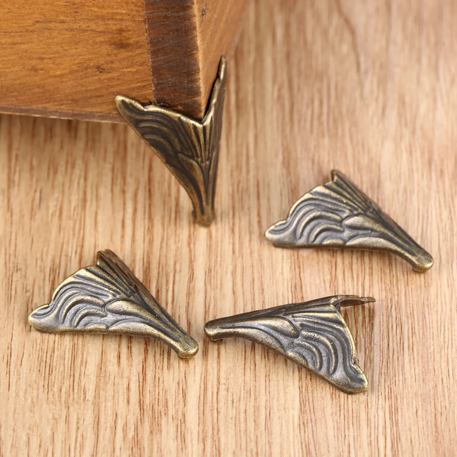 4Pcs Retro Alloy Beast Foot Decoration Legs Mini Leg Vintage Wooden Box Cabinet Corner Decorative Protectors 20*26*16mm
4Pcs Retro Alloy Beast Foot Decoration Legs Mini Leg Vintage Wooden Box Cabinet Corner Decorative Protectors 20*26*16mm