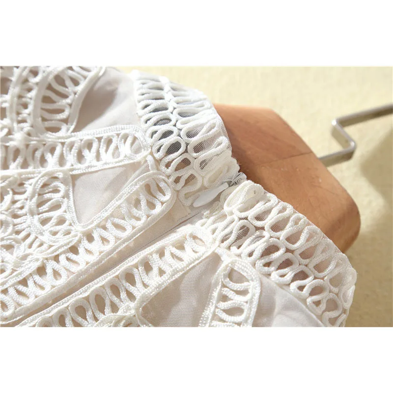 High Quality 2019 New Spring Fashion Designer Maxi Runway Dress Women Long Sleeve Embroidery White Celebrity Party Tulle Dress
High Quality 2019 New Spring Fashion Designer Maxi Runway Dress Women Long Sleeve Embroidery White Celebrity Party Tulle Dress