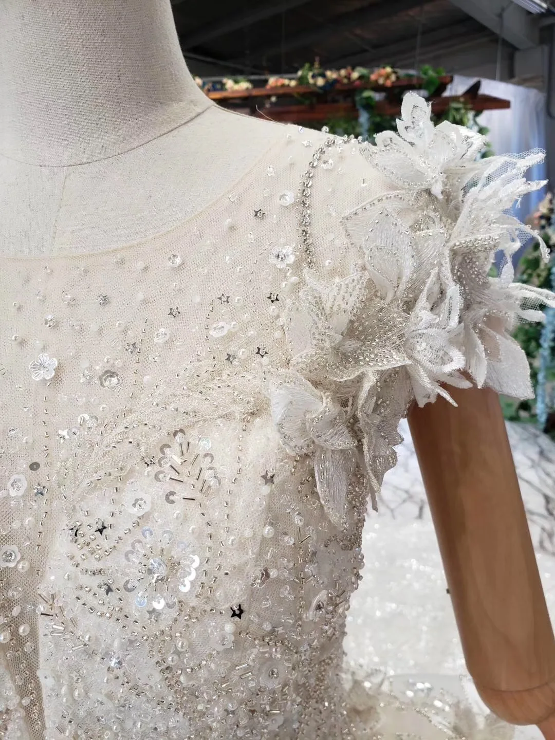 High Quality Formal Bridal Gowns Custom Full Sequins Glitters Lace Appliques Beading And Crystals Amazing Wedding Dress
High Quality Formal Bridal Gowns Custom Full Sequins Glitters Lace Appliques Beading And Crystals Amazing Wedding Dress