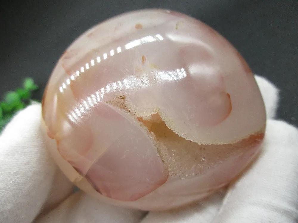 High Quality Unique Natural Mineral White Agate Hole Cave Specimen Feng Shui Collection
High Quality Unique Natural Mineral White Agate Hole Cave Specimen Feng Shui Collection