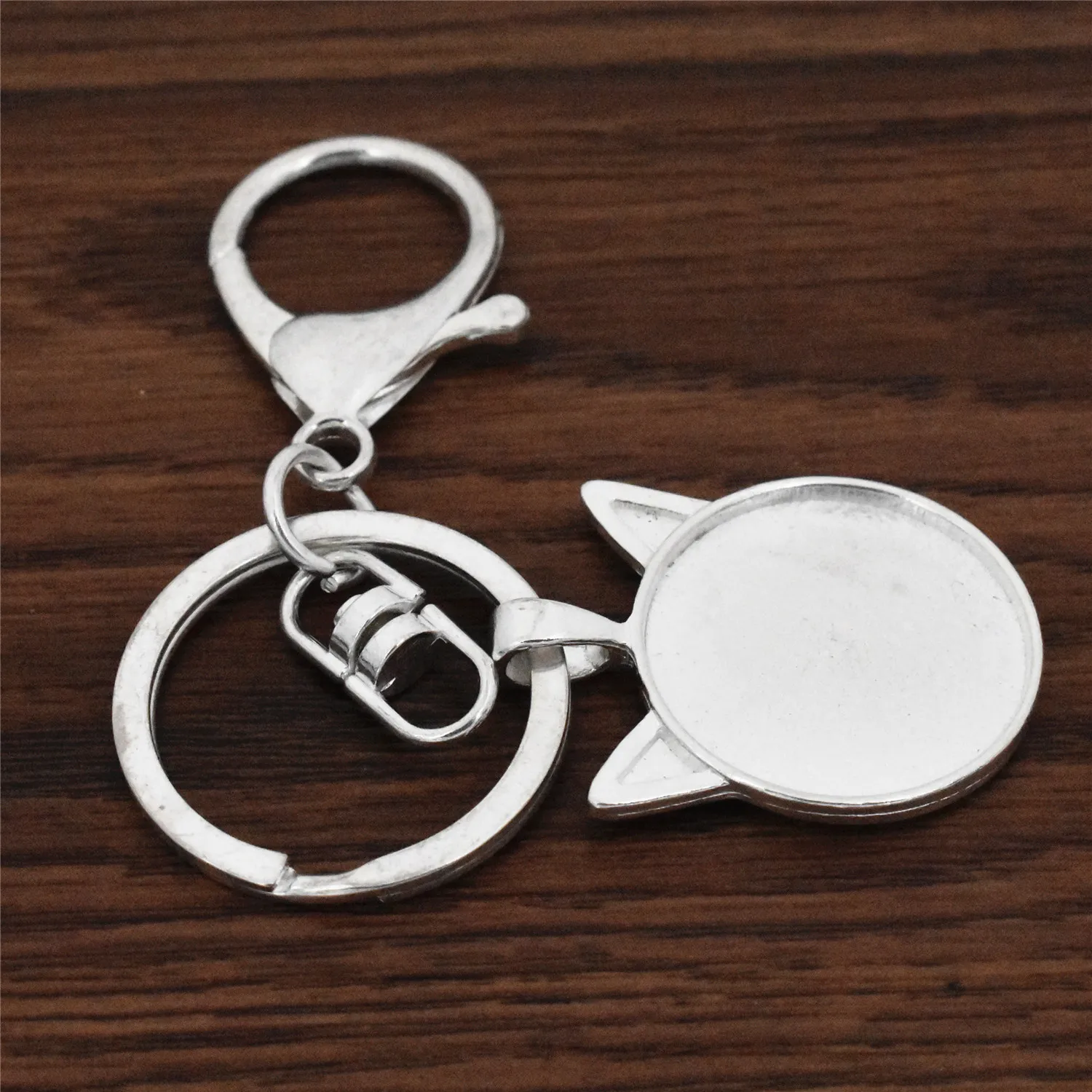 2pcs 25mm Inner Size Bright Silver Color Cameo Setting Base;Handmade Cameo Setting, Metal Key Chains Accessior
2pcs 25mm Inner Size Bright Silver Color Cameo Setting Base;Handmade Cameo Setting, Metal Key Chains Accessior