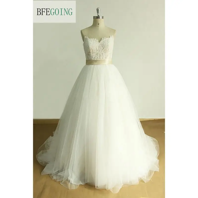 Ivory Lace Tulle Sweetheart A-Line Floor -Length Wedding Dress Chapel Train Sleeveless Custom Made
Ivory Lace Tulle Sweetheart A-Line Floor -Length Wedding Dress Chapel Train Sleeveless Custom Made