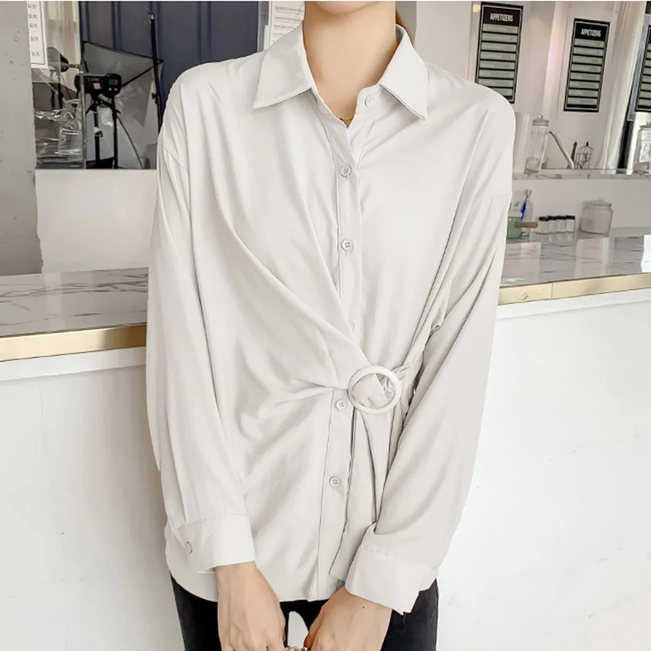 Casual Loose Women Shirts 2019 Spring New Fashion Collar Plus Size Blouse Long Sleeve Buttons White Shirt Women Tops Streetwear
Casual Loose Women Shirts 2019 Spring New Fashion Collar Plus Size Blouse Long Sleeve Buttons White Shirt Women Tops Streetwear
