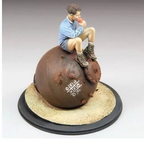 1/35 Ice Cream Time Boy Sitting (WITH BASE ) toy Resin Model Miniature resin figure Unassembly Unpainted
1/35 Ice Cream Time Boy Sitting (WITH BASE ) toy Resin Model Miniature resin figure Unassembly Unpainted