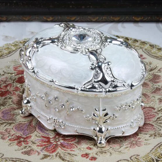 Size M Vintage Home Decor Fashion Metal Jewelry Box White Color Enameled Necklace Pendant Ring Gift Storage Chest
Size M Vintage Home Decor Fashion Metal Jewelry Box White Color Enameled Necklace Pendant Ring Gift Storage Chest