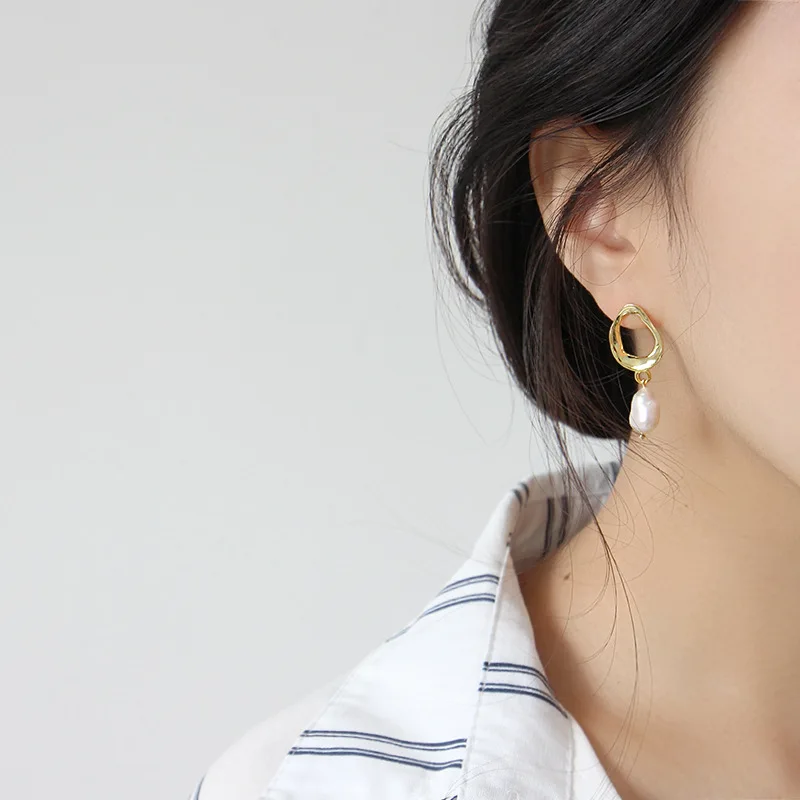 LouLeur 925 sterling silver Baroque natural freshwater pearl stud earrings openwork elegant female earrings 925 silver jewelry
LouLeur 925 sterling silver Baroque natural freshwater pearl stud earrings openwork elegant female earrings 925 silver jewelry