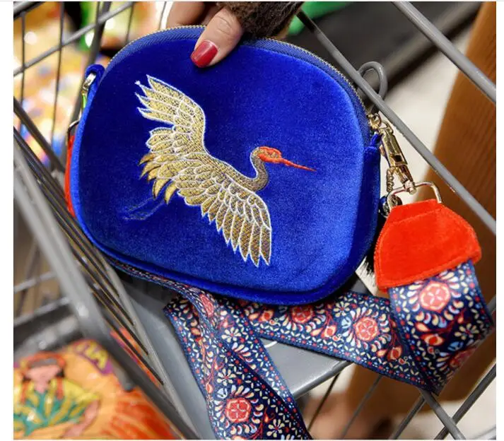 Fashionable Chinese Style Bag Gold Cranes Jacquard Animal Pattern Lady Small Bag
Fashionable Chinese Style Bag Gold Cranes Jacquard Animal Pattern Lady Small Bag