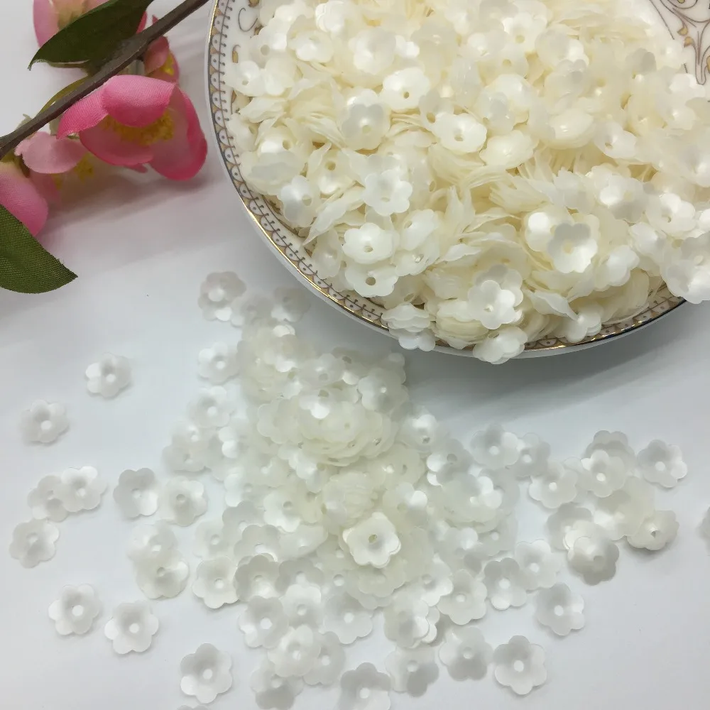 50g/lot 8mm White PVC Sequins Flower Sequins With 1 Center Hole Blossom Cup Garment Accessory Sewing Paillette Wedding Sequins
50g/lot 8mm White PVC Sequins Flower Sequins With 1 Center Hole Blossom Cup Garment Accessory Sewing Paillette Wedding Sequins