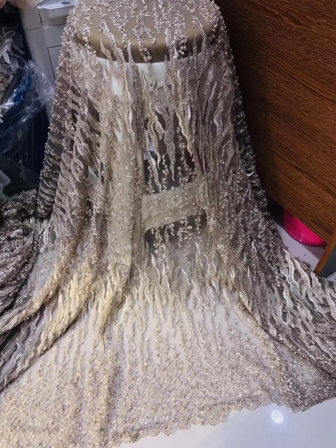 Best quality mesh African Tulle embroidered Lace Fabric ZH-6253 African net Lace Fabric with beads
Best quality mesh African Tulle embroidered Lace Fabric ZH-6253 African net Lace Fabric with beads