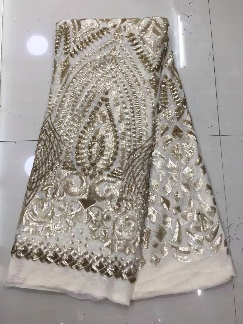 2016 African Lace Fabric With Sequins High Quality Net Lace Floral Embroidery Tulle Mesh Lace Fabric For Sew Women Dresses
2016 African Lace Fabric With Sequins High Quality Net Lace Floral Embroidery Tulle Mesh Lace Fabric For Sew Women Dresses