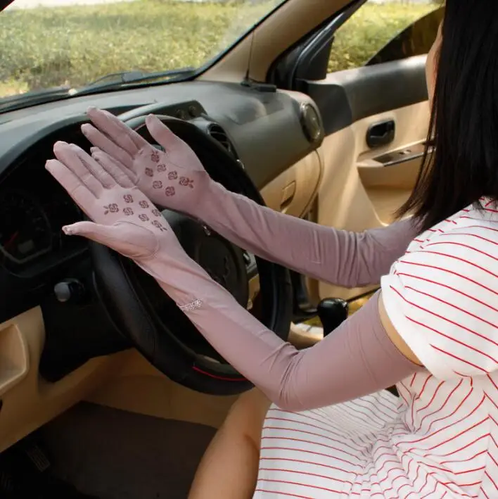Touch Screen Sunscreen Gloves Lace Thin Summer Ultraviolet-Proof Mittens Ice Silk Women Gloves For Driver Drive A Car Antiskid
Touch Screen Sunscreen Gloves Lace Thin Summer Ultraviolet-Proof Mittens Ice Silk Women Gloves For Driver Drive A Car Antiskid