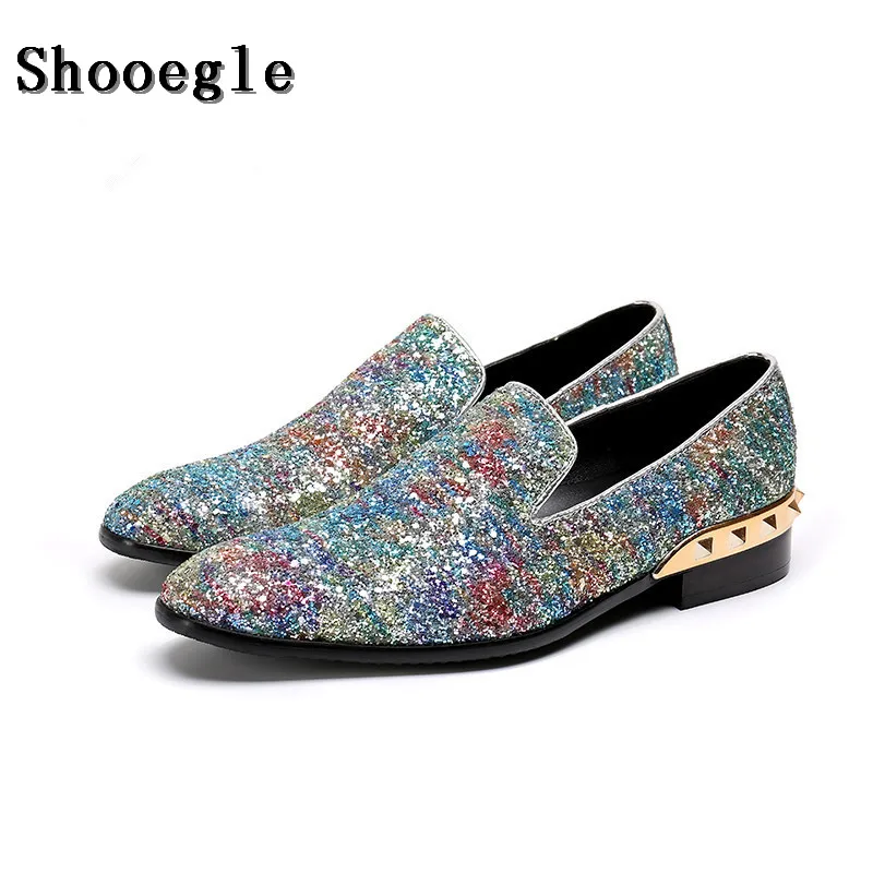 SHOOEGLE/Новинка; Мужские туфли с блестки в виде пайеток; Лоферы без шнуровки с золотыми заклепками; Роскошные повседневные модельные туфли ручной работы; EU39-EU46
SHOOEGLE/Новинка; Мужские туфли с блестки в виде пайеток; Лоферы без шнуровки с золотыми заклепками; Роскошные повседневные модельные туфли ручной работы; EU39-EU46