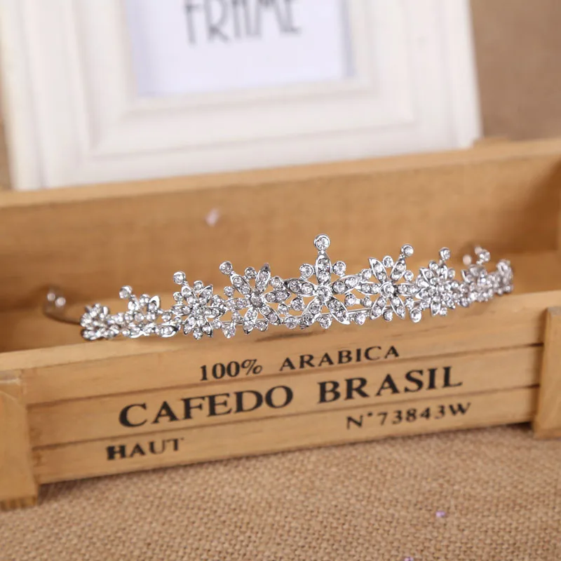 3 Designs Fashion Crystal Wedding Bridal Tiara Crown For Women Prom Diadem Hair Ornaments Wedding Bride hair Jewelry accessories
3 Designs Fashion Crystal Wedding Bridal Tiara Crown For Women Prom Diadem Hair Ornaments Wedding Bride hair Jewelry accessories