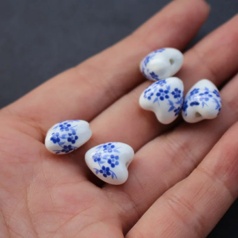 20Pieces 11.6mm*12mm*8.6mm Heart Shape Ceramic Beads Flower beads Blue Blossom A for jewelry making 3704
20Pieces 11.6mm*12mm*8.6mm Heart Shape Ceramic Beads Flower beads Blue Blossom A for jewelry making 3704