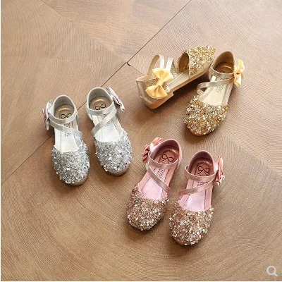 Детские блестящие сандалии принцессы, мягкая обувь для девочек, вечерние туфли на низком квадратном каблуке, розовые/Серебристые/золотисты...
Детские блестящие сандалии принцессы, мягкая обувь для девочек, вечерние туфли на низком квадратном каблуке, розовые/Серебристые/золотисты...