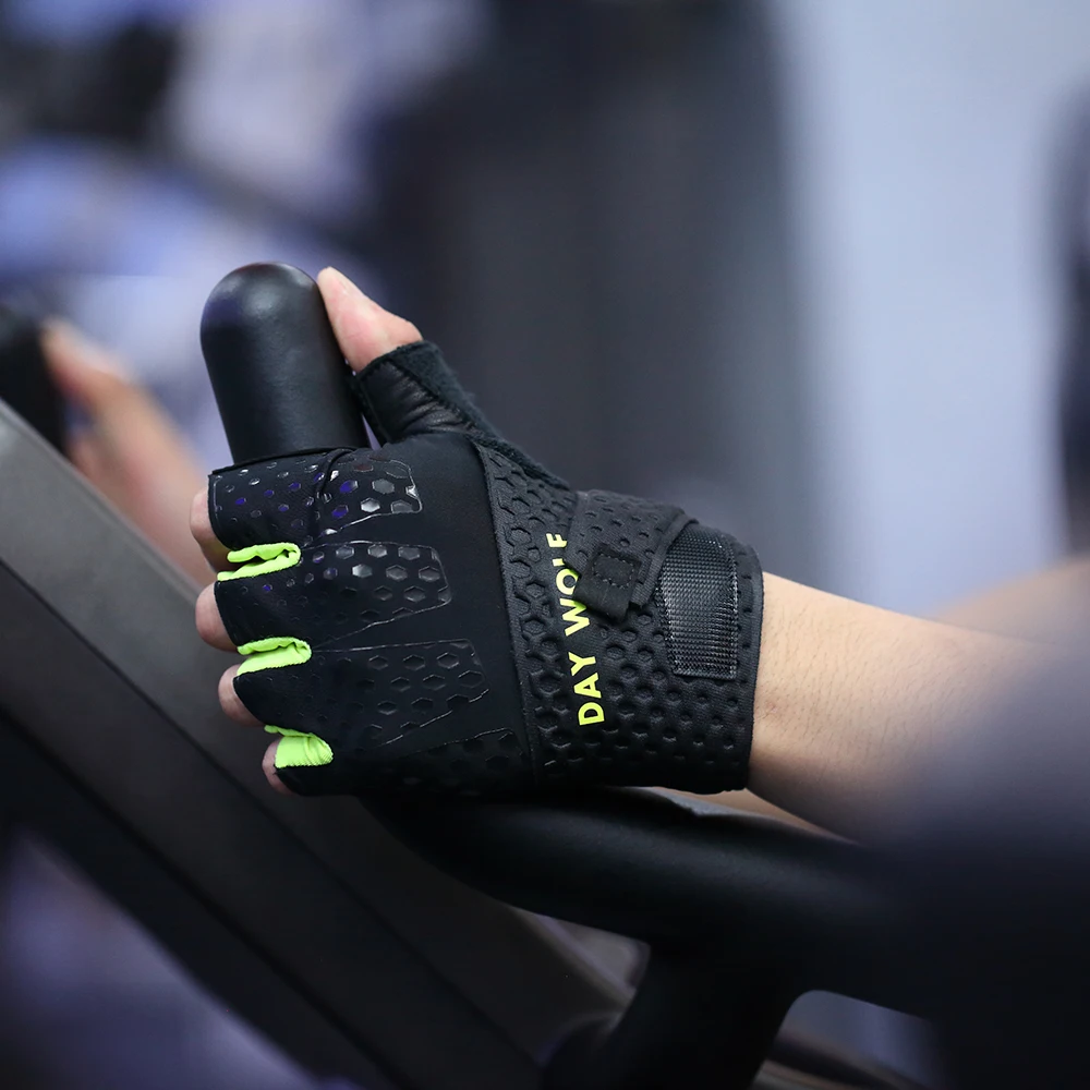 DAY WOLF Gloves Training Fitness Weightlifting Genuine Leather Handguards Strong Grip Breathability and Comfort Fit
DAY WOLF Gloves Training Fitness Weightlifting Genuine Leather Handguards Strong Grip Breathability and Comfort Fit