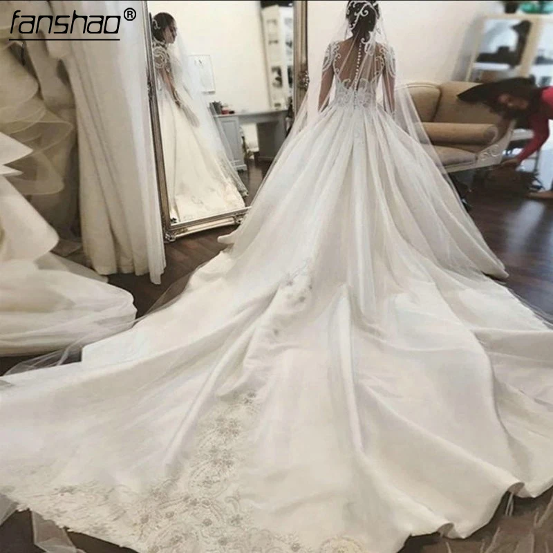 Fanshao Elegant Satin Wedding Dresses Dubai Bridal Gowns With Cathedral Train Lace Appliques Button Formal Robe De Mariee
Fanshao Elegant Satin Wedding Dresses Dubai Bridal Gowns With Cathedral Train Lace Appliques Button Formal Robe De Mariee