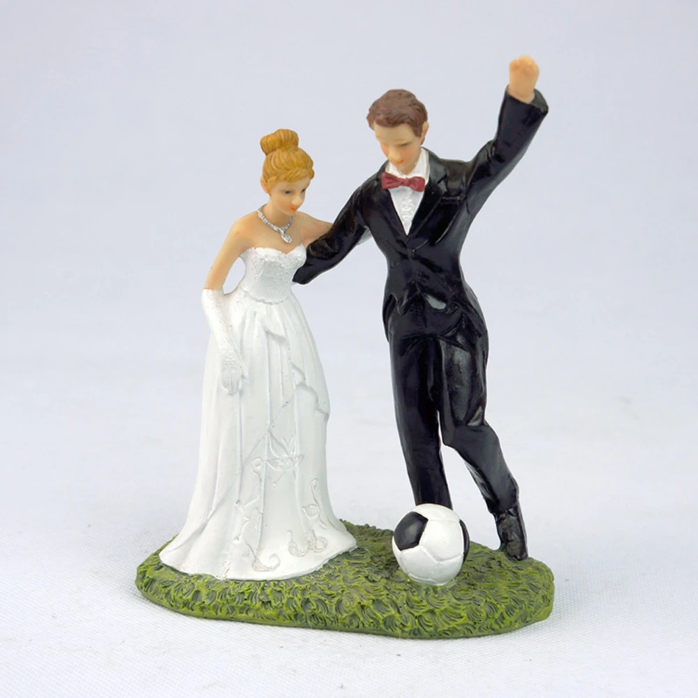 Bolafynia Newly married football Cake Doll Resin Decoration Valentine's Day Gift Cake Top Decoration wedding gift toy Groom
Bolafynia Newly married football Cake Doll Resin Decoration Valentine's Day Gift Cake Top Decoration wedding gift toy Groom