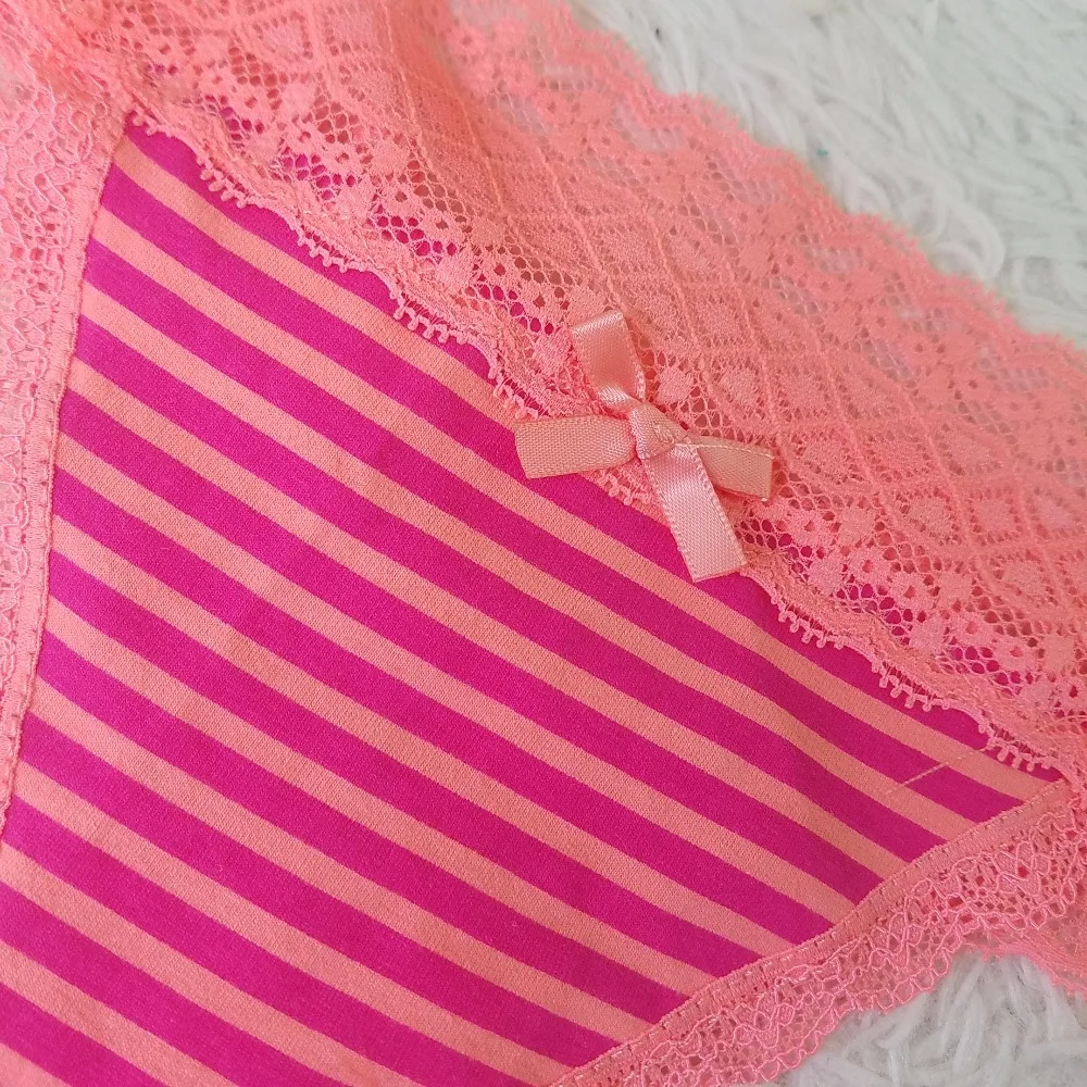 Sexy Women's pant gauze underwear lace perspective women underwears Sexy lingerie women lace pants exposed female G-string ah54
Sexy Women's pant gauze underwear lace perspective women underwears Sexy lingerie women lace pants exposed female G-string ah54