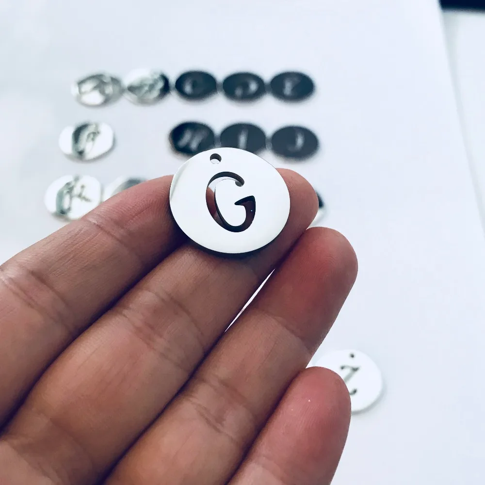 26pcs/lot Hot Sale Stainless Steel Round Alphabet Charms DIY Initials Pendant Charms for Jewelry Finding Accessories From A-Z
26pcs/lot Hot Sale Stainless Steel Round Alphabet Charms DIY Initials Pendant Charms for Jewelry Finding Accessories From A-Z