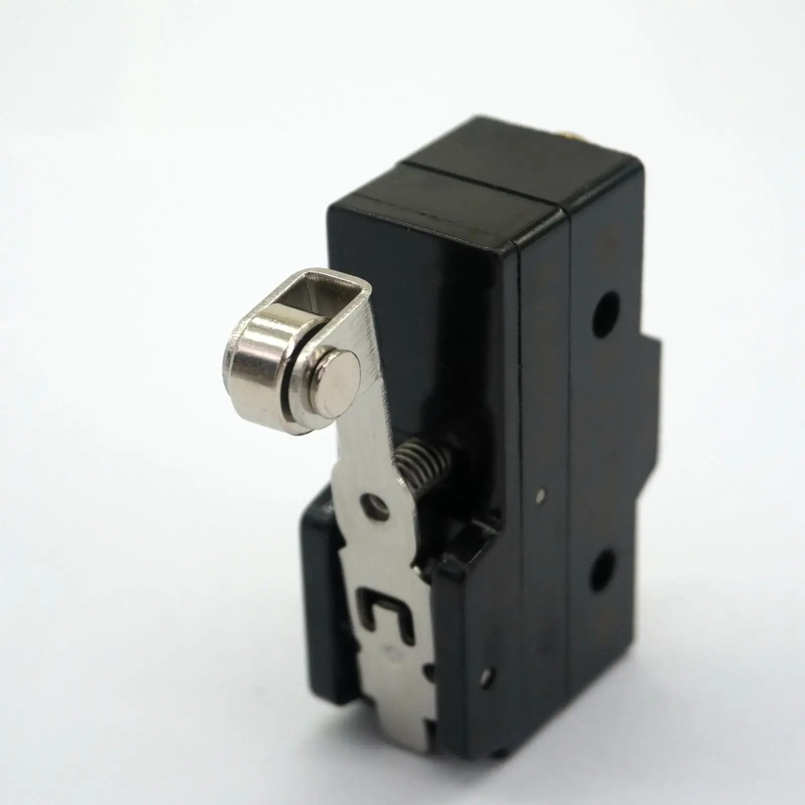 XZ-15GW3-B 15A 125VAC 3 Pin SPDT микро-переключатель стандартного типа IP40 микропереключатель
XZ-15GW3-B 15A 125VAC 3 Pin SPDT микро-переключатель стандартного типа IP40 микропереключатель