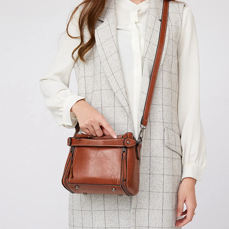 ZMQN Women Bag Small Crossbody Bags for Women Vintage Flap Cross Body Bag 2020 Famous Brand Oil Wax Leather Handbags Ladies C254
ZMQN Women Bag Small Crossbody Bags for Women Vintage Flap Cross Body Bag 2020 Famous Brand Oil Wax Leather Handbags Ladies C254