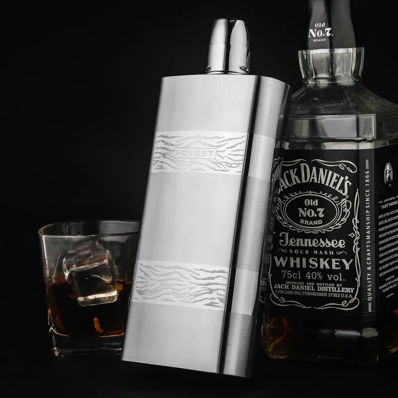 Outdoor Hip Flask set 17oz Men Pocket Flask Set 304 Stainless Steel Embossed Flagon Flasks Wine Beer Whiskey Metal Bottle
Outdoor Hip Flask set 17oz Men Pocket Flask Set 304 Stainless Steel Embossed Flagon Flasks Wine Beer Whiskey Metal Bottle