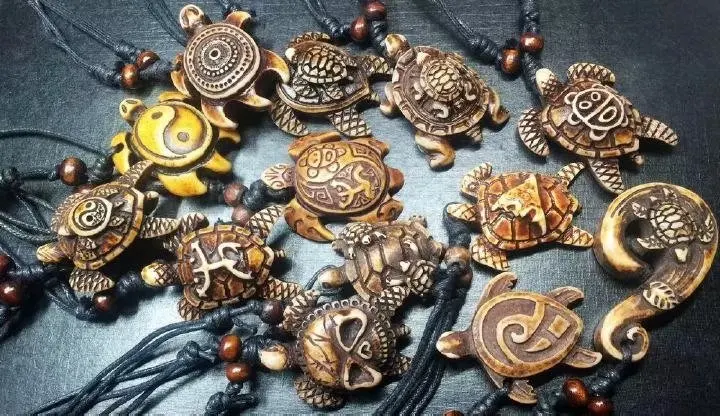 12 pcs Mixed Hawaiian Jewelry Imitation Carved Pendant Necklace Choker Amulet Gift
12 pcs Mixed Hawaiian Jewelry Imitation Carved Pendant Necklace Choker Amulet Gift