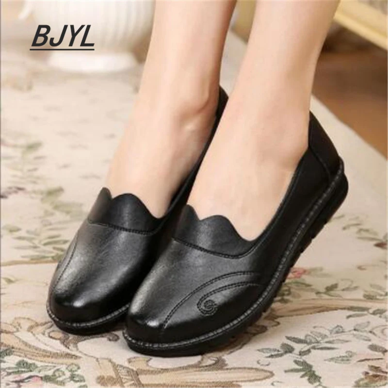 BJYL new middle-aged and old flat soft bottom non-slip shock absorber female work shoes comfortable pregnant women shoes
BJYL new middle-aged and old flat soft bottom non-slip shock absorber female work shoes comfortable pregnant women shoes
