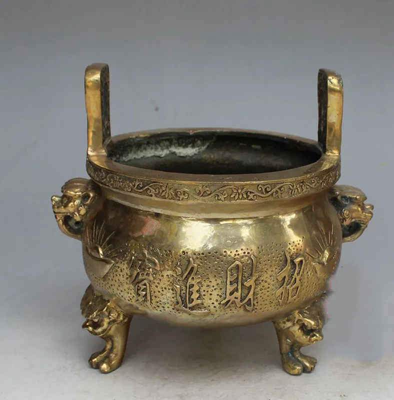 Crafts statue Fortune binaural three-legged tripod censer copper furnace home furnace Taoist immortal
Crafts statue Fortune binaural three-legged tripod censer copper furnace home furnace Taoist immortal
