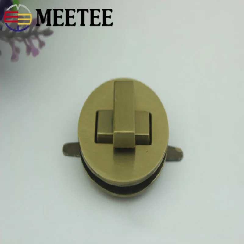 Meetee 2pcs Metal Metal Bag Twist Lock Square Round Handbags Purse Lock Buckle DIY Bag Luggage Hardware Accessories BD374
Meetee 2pcs Metal Metal Bag Twist Lock Square Round Handbags Purse Lock Buckle DIY Bag Luggage Hardware Accessories BD374