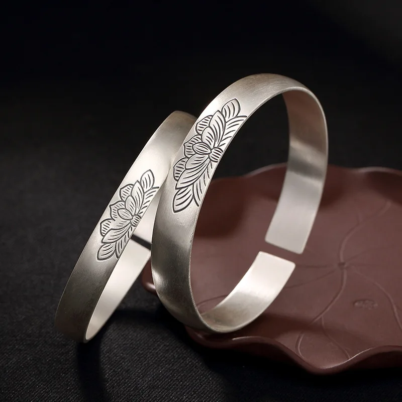Jade Bangle S999, Silver, Lotus, Flowers, Ruyi Sterling Antique, Old Opening Bracelet Bracelet, Gift Ring, Wholesale Agent.
Jade Bangle S999, Silver, Lotus, Flowers, Ruyi Sterling Antique, Old Opening Bracelet Bracelet, Gift Ring, Wholesale Agent.
