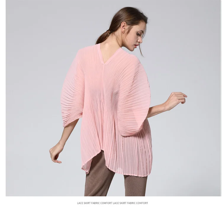 Summer new Miyake fold elegant solid color V-neck loose Korean style nine-point sleeve thin temperament female blouse free ship
Summer new Miyake fold elegant solid color V-neck loose Korean style nine-point sleeve thin temperament female blouse free ship