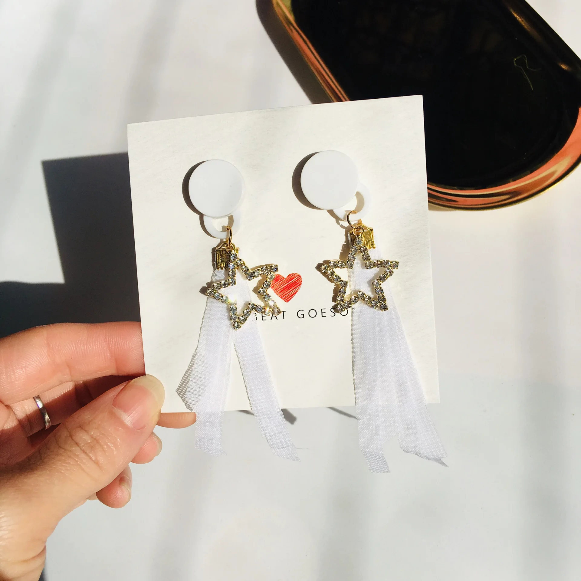 Korean Version Of The 2019 New Fashion Simple Earrings Five-pointed Star Crystal Super Fairy Lace Cloth Ladies Long Earrings
Korean Version Of The 2019 New Fashion Simple Earrings Five-pointed Star Crystal Super Fairy Lace Cloth Ladies Long Earrings