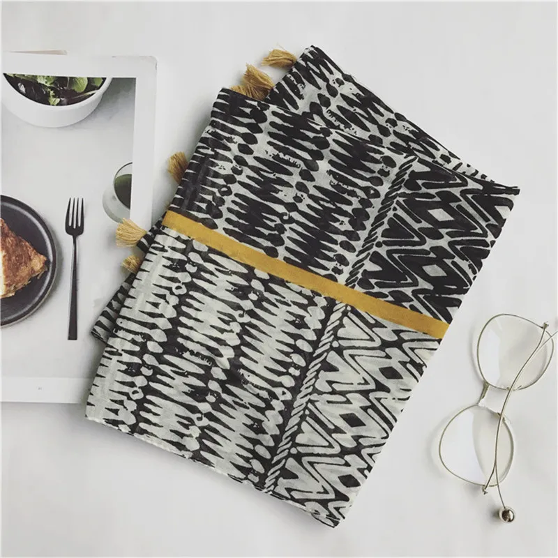 2020 African Geometric Line Tassel Viscose Shawl Scarf Spain Luxury Brand Halstuch Headband Echarpe Foulards Snood Muslim Hijab
2020 African Geometric Line Tassel Viscose Shawl Scarf Spain Luxury Brand Halstuch Headband Echarpe Foulards Snood Muslim Hijab