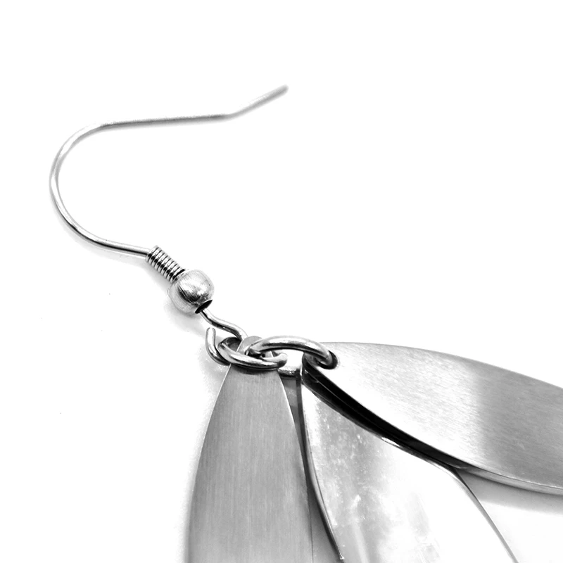 AMUMIU 2019 Hot Fashion Wholesale Jewelry Metal Three Leaves Dangling Long Statement Earrings For Women Bijoux E011
AMUMIU 2019 Hot Fashion Wholesale Jewelry Metal Three Leaves Dangling Long Statement Earrings For Women Bijoux E011