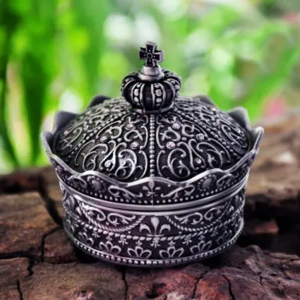 Free Shipping - Fashion Metal Jewelry Case trinket box Vintage Carved Crown Design Tin-alloy Box
Free Shipping - Fashion Metal Jewelry Case trinket box Vintage Carved Crown Design Tin-alloy Box
