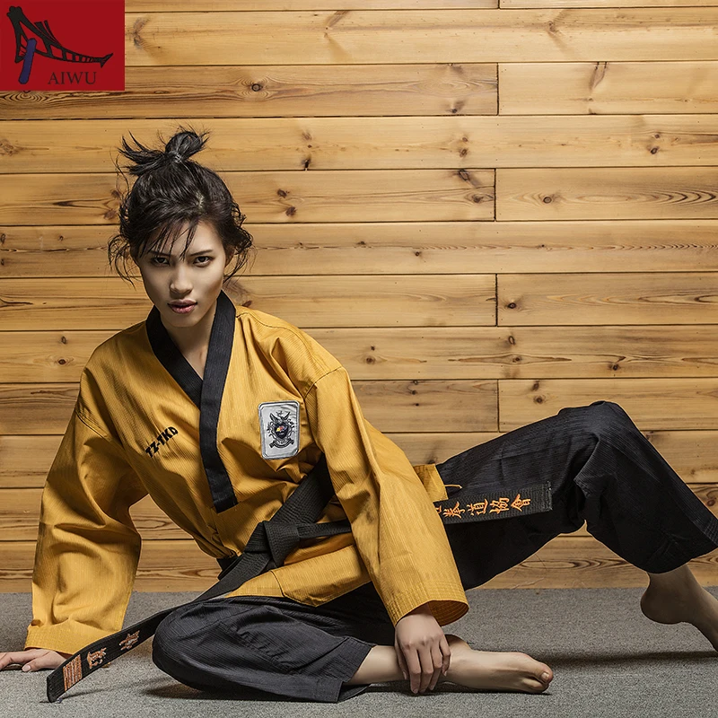 Фото Боевые искусства TKD Tae Kwon Do Корея с V образным вырезом взрослая форма для тхэквондо