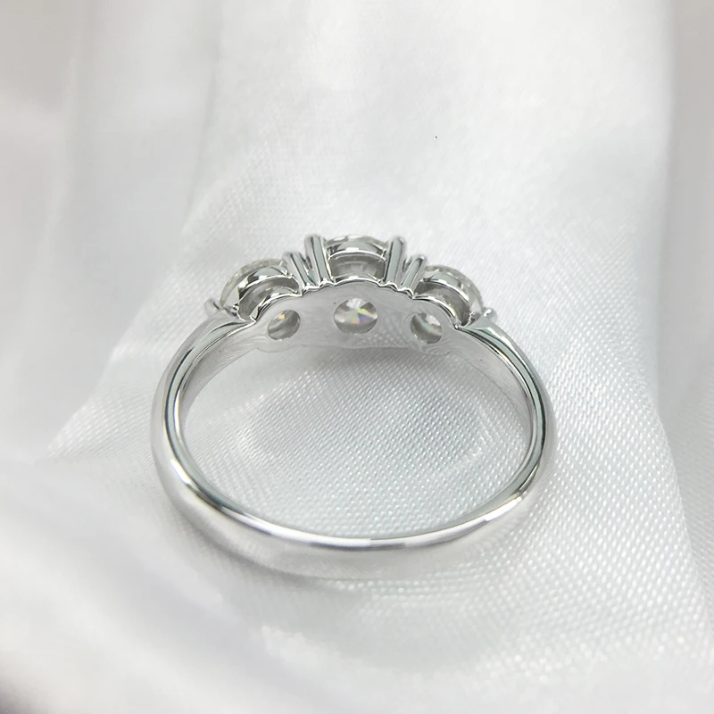 AEAW 2ctw 6.5mm Round Cut Engagement&Wedding Moissanite Diamond Ring Double Halo Ring Platinum Plated Silver
AEAW 2ctw 6.5mm Round Cut Engagement&Wedding Moissanite Diamond Ring Double Halo Ring Platinum Plated Silver