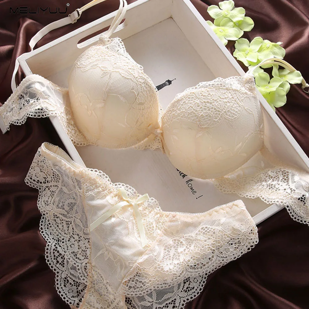 Women Lace Sexy Thin Deep V-neck Bra set Fashion Push Up Bras Female Underwear Plunge Solid Color Bra And Panty Set BH
Women Lace Sexy Thin Deep V-neck Bra set Fashion Push Up Bras Female Underwear Plunge Solid Color Bra And Panty Set BH