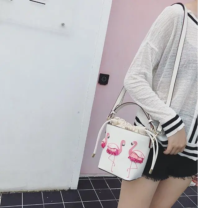Brand Fashion Show Bag Women Bags PU Leaather Female Flamingo Bucket bag Women Shoulder Bags Designer Handbags
Brand Fashion Show Bag Women Bags PU Leaather Female Flamingo Bucket bag Women Shoulder Bags Designer Handbags