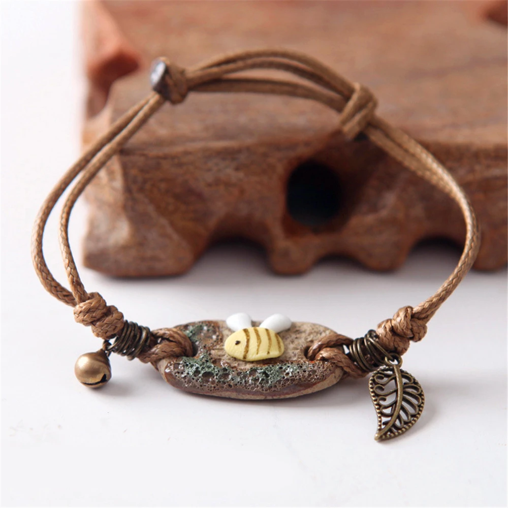 Original style lady jewelry bracelet, close to natural ceramic small bee alloy leaf small bell wax rope bracelet, natural gift
Original style lady jewelry bracelet, close to natural ceramic small bee alloy leaf small bell wax rope bracelet, natural gift