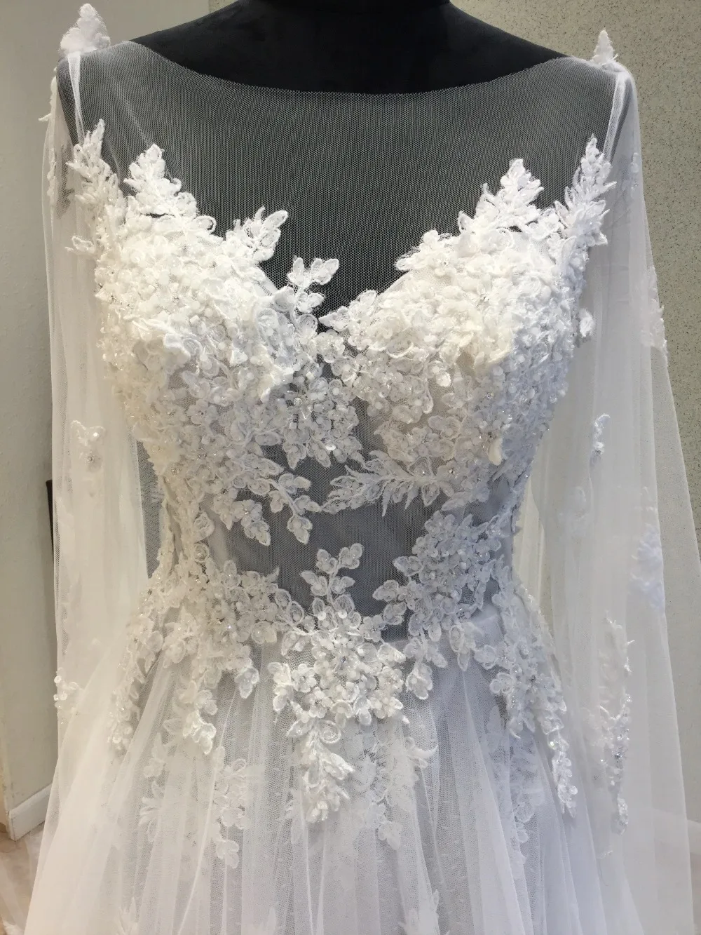 Vestido de casamento New Long Wedding Dress 2020 Scoop Long Sleeves Chapel Train Appliques Tulle Wedding Gowns mariage
Vestido de casamento New Long Wedding Dress 2020 Scoop Long Sleeves Chapel Train Appliques Tulle Wedding Gowns mariage