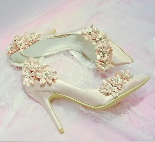 elegant bridal champagne flower high heel wedding shoes Side empty pointed toe flower high heel wedding bridal shoes real photos
elegant bridal champagne flower high heel wedding shoes Side empty pointed toe flower high heel wedding bridal shoes real photos