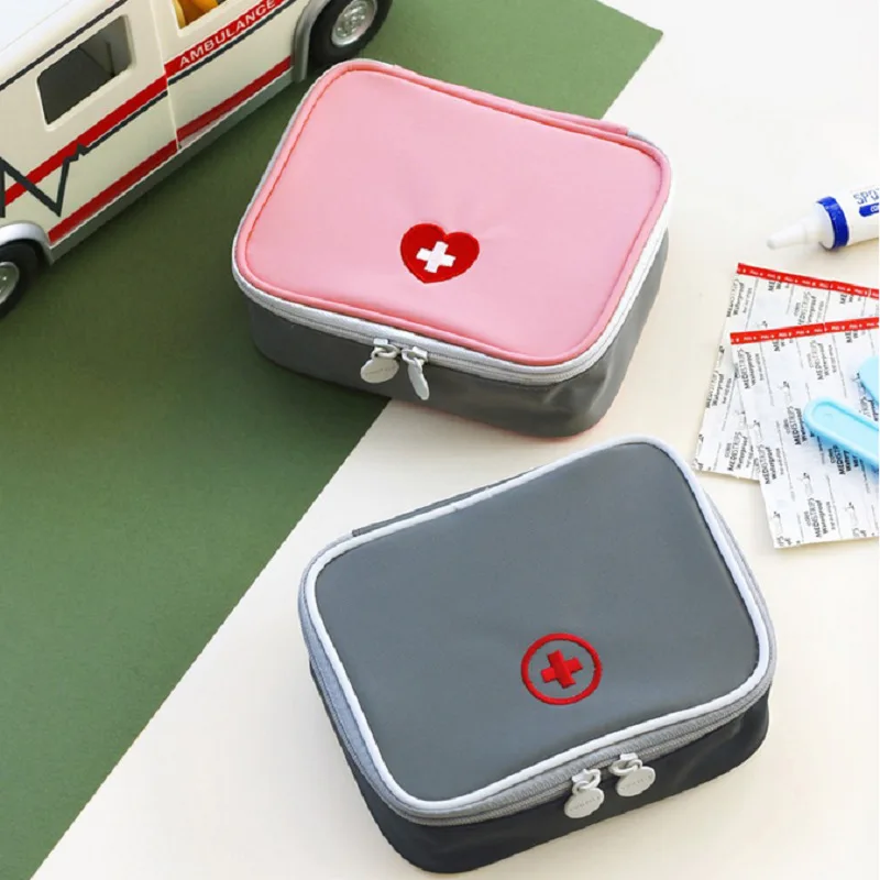 Portable first-aid kit creative travel bag small portable drug nylon first aid medicine bag case Double zipper
Portable first-aid kit creative travel bag small portable drug nylon first aid medicine bag case Double zipper
